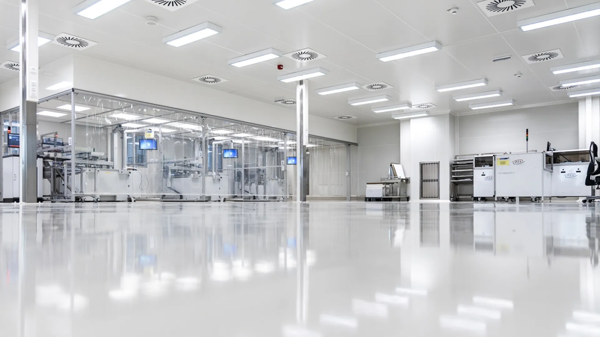 Clean room HVAC system in a laboratory